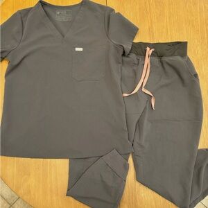 FIGS Charcoal + Mauve Medium Set